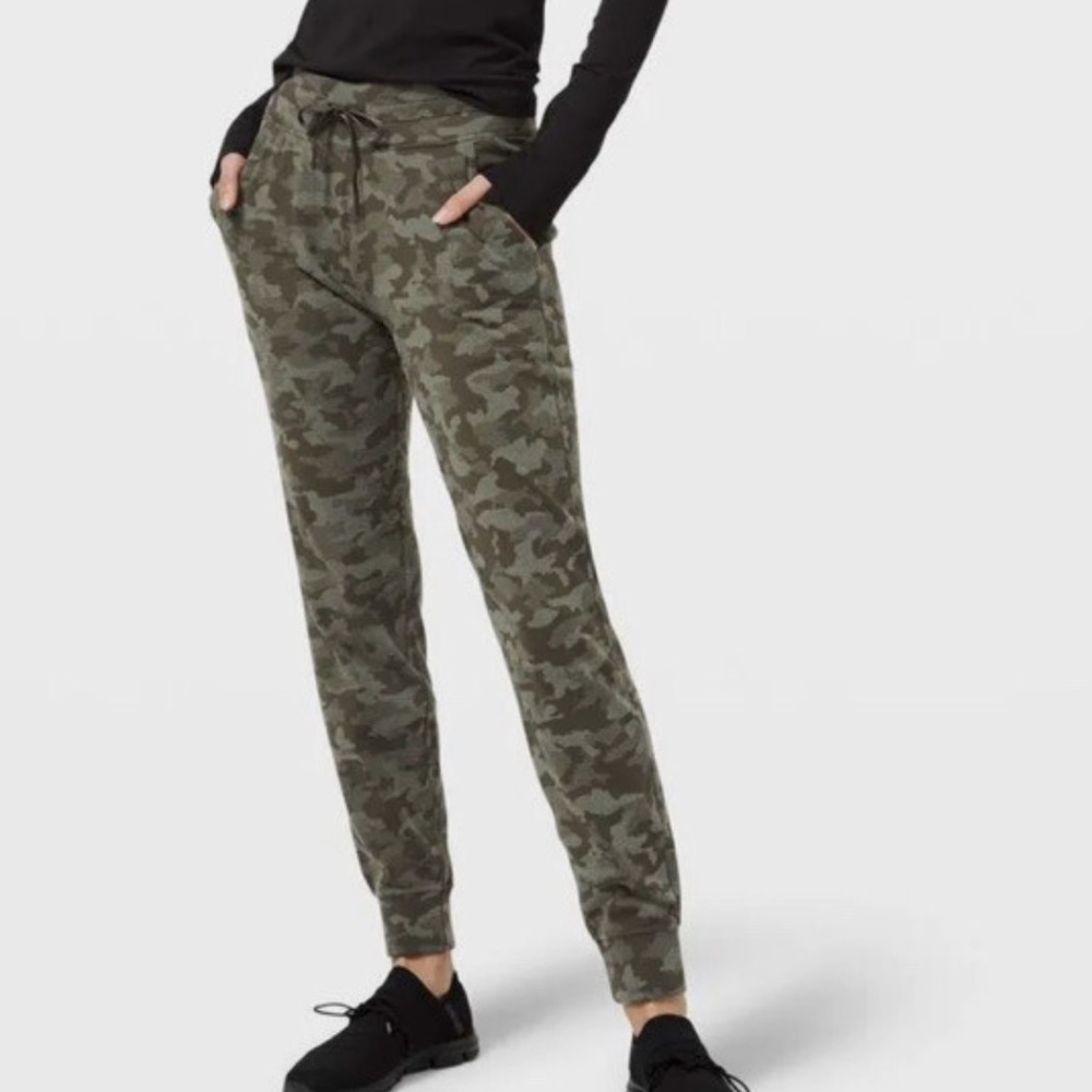 Lululemon High-Rise Jogger Green Camo Size 2